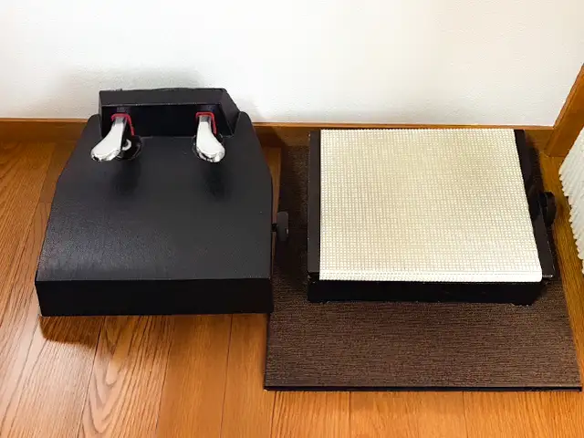 ピアノスタジオ ピアノ足台 ペダル付きとペダルなし