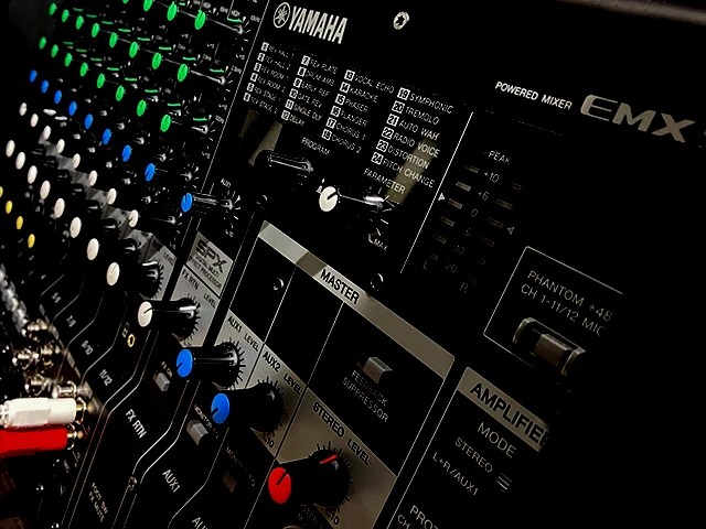 セッションスタジオ パワードミキサーYAMAHA EMX5